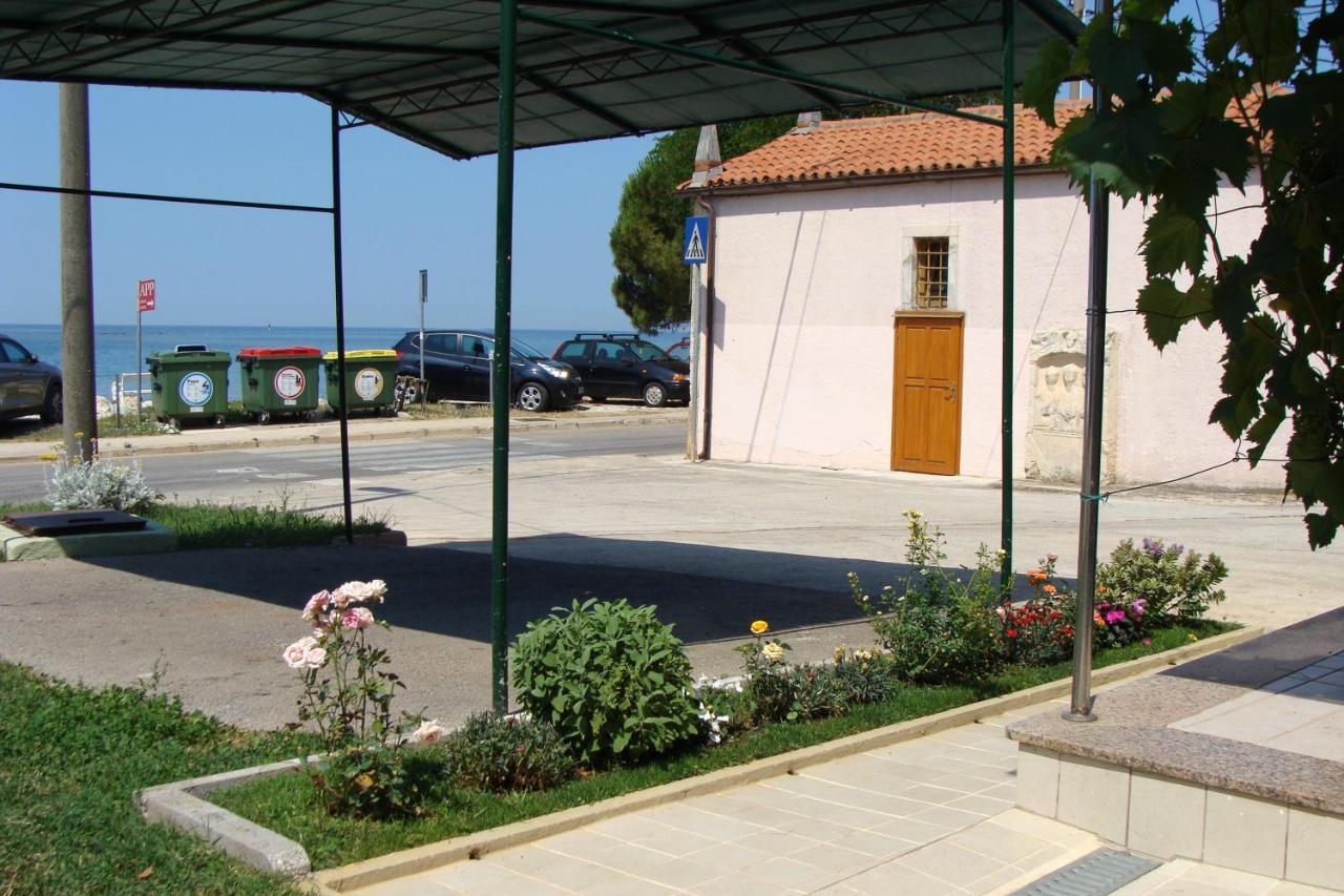 Apartments By The Sea Zambratija, Umag - 2557 Exterior photo
